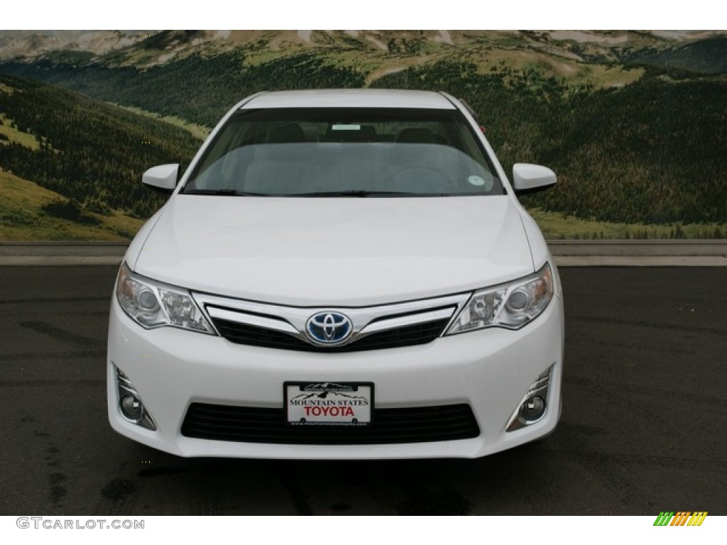 2013 Camry Hybrid XLE - Super White / Ivory photo #3