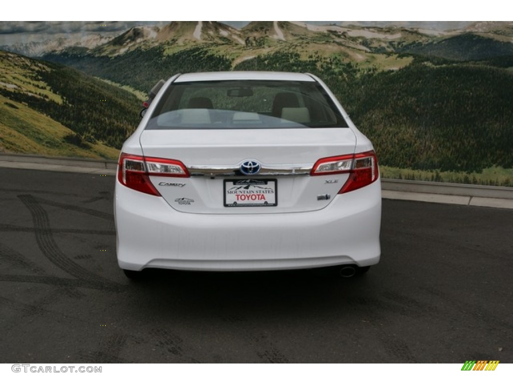 2013 Camry Hybrid XLE - Super White / Ivory photo #4