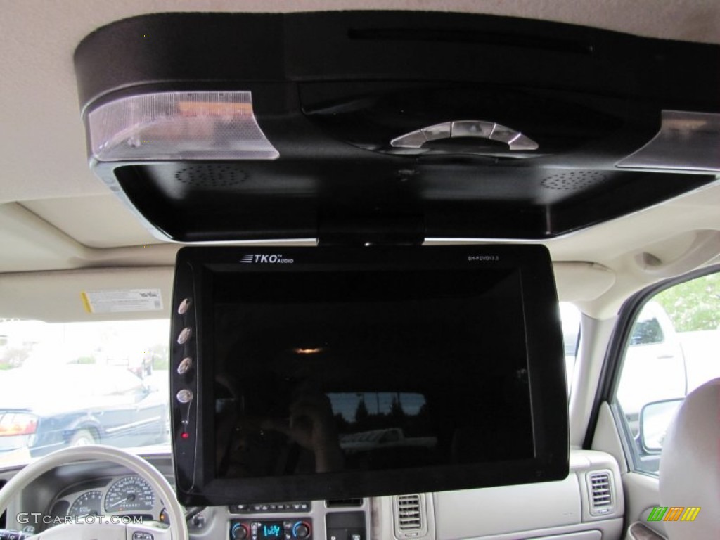 2006 GMC Yukon Denali AWD Entertainment System Photos