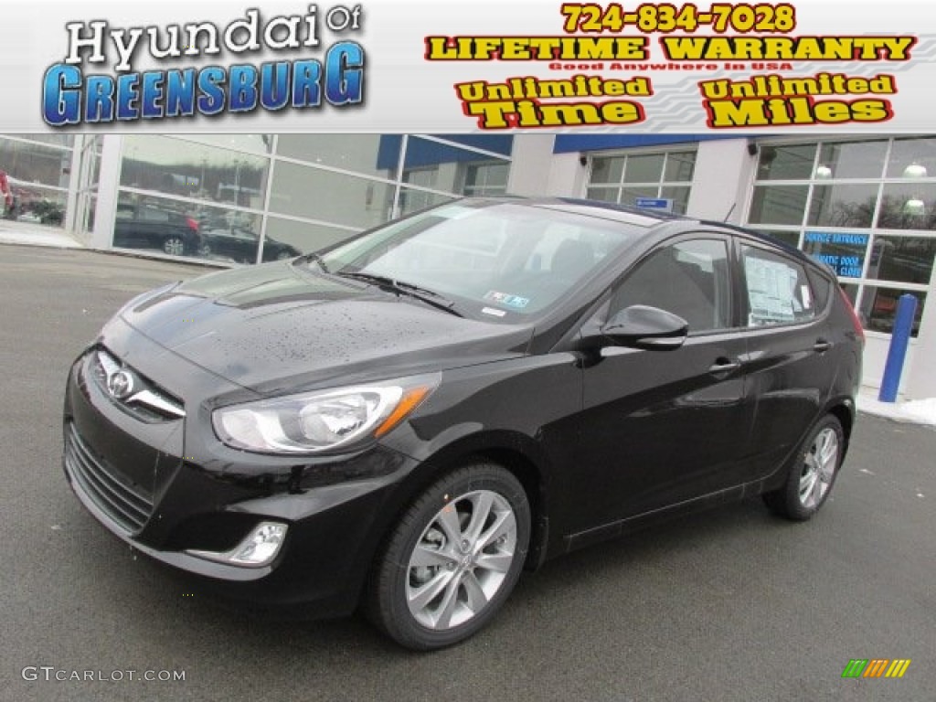 2013 Accent SE 5 Door - Ultra Black / Gray photo #1