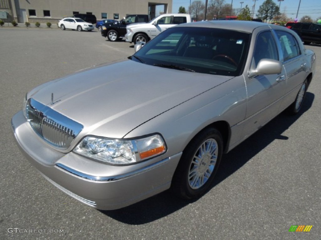 2010 Town Car Signature Limited - Silver Birch Metallic / Black photo #1