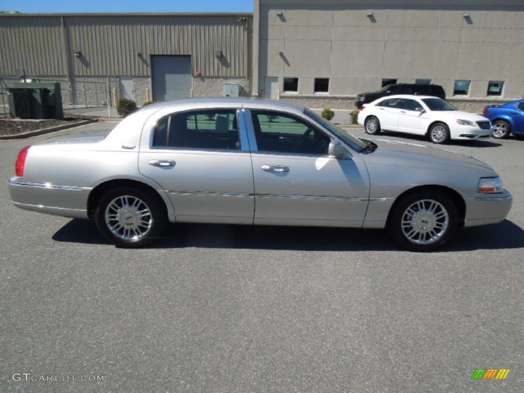 Silver Birch Metallic 2010 Lincoln Town Car Signature Limited Exterior Photo #78816976
