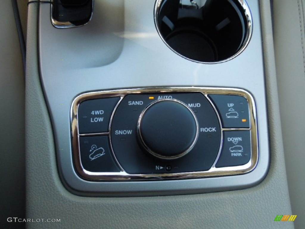 2014 Jeep Grand Cherokee Overland 4x4 Controls Photo #78818095