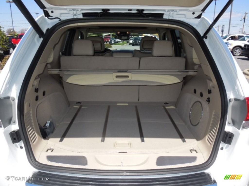 2014 Jeep Grand Cherokee Overland 4x4 Trunk Photo #78818277