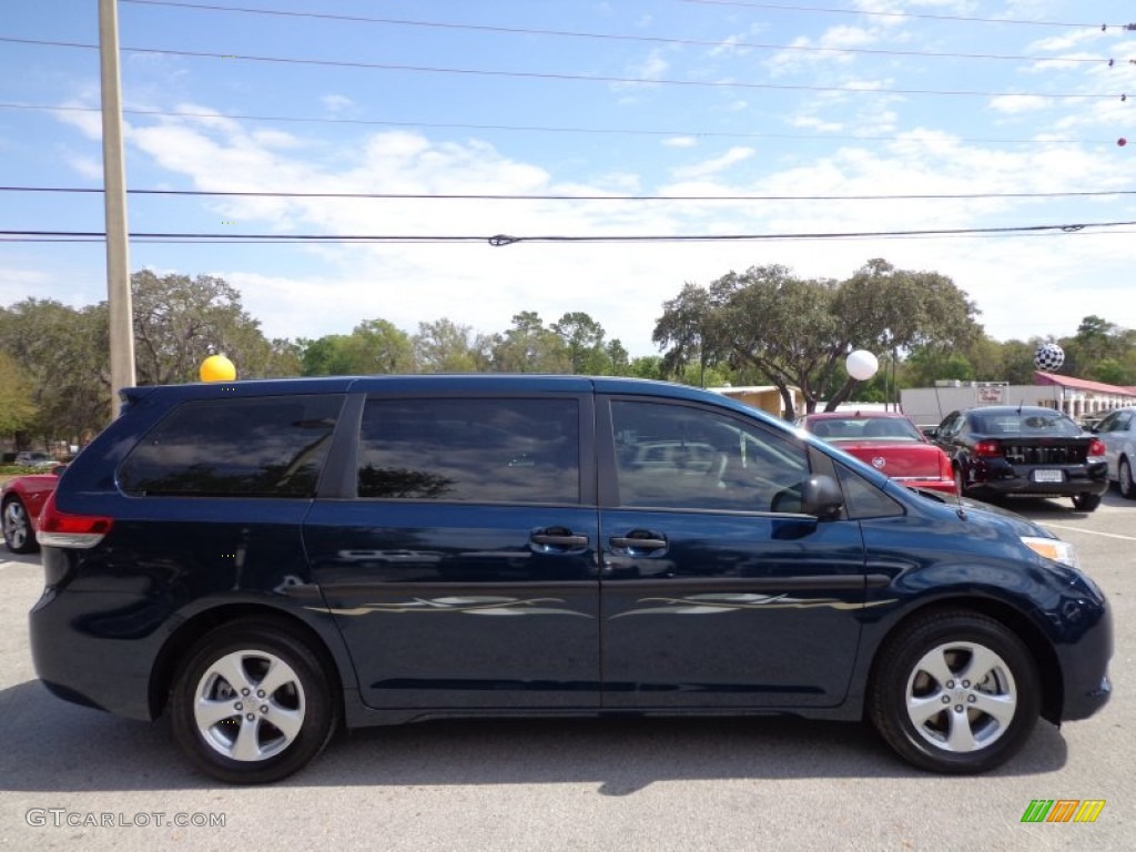 2011 Sienna  - South Pacific Blue Pearl / Light Gray photo #11