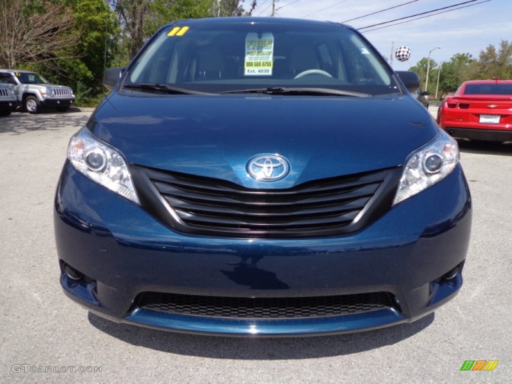 2011 Sienna  - South Pacific Blue Pearl / Light Gray photo #15