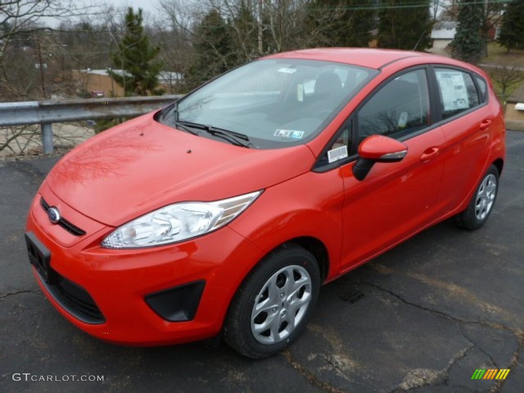2013 Fiesta SE Hatchback - Race Red / Charcoal Black photo #5