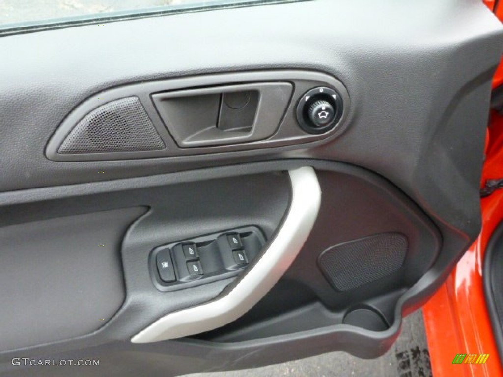 2013 Fiesta SE Hatchback - Race Red / Charcoal Black photo #11