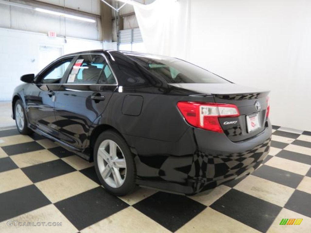 2013 Camry SE - Attitude Black Metallic / Black photo #19