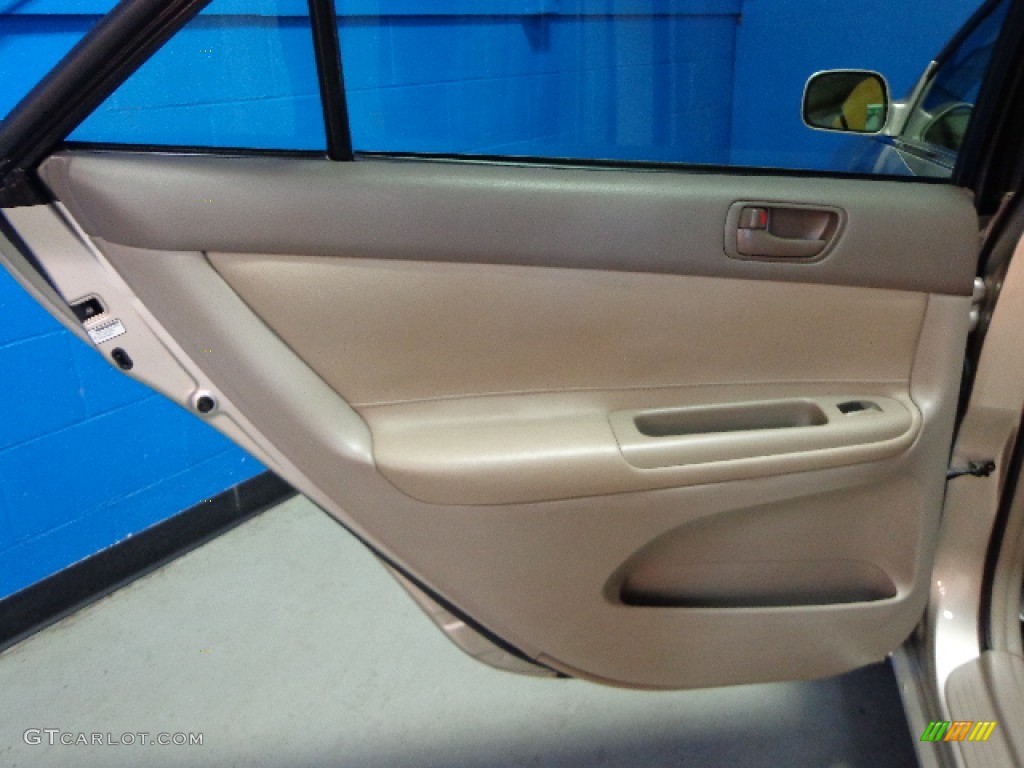 2003 Camry LE V6 - Desert Sand Mica / Taupe photo #16