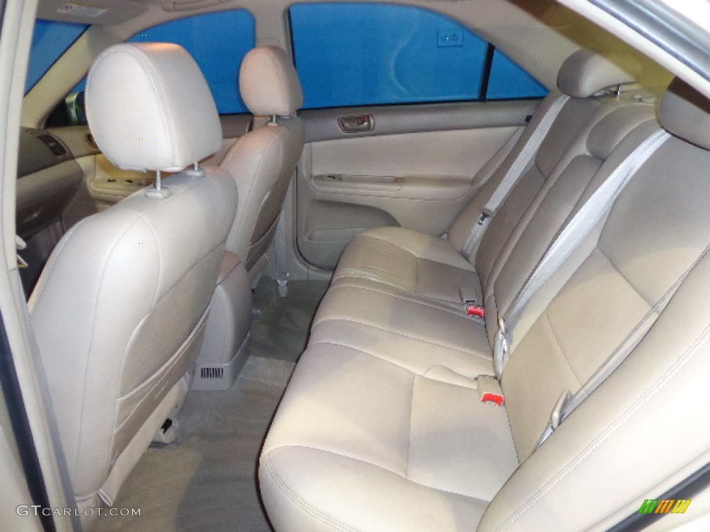2003 Camry LE V6 - Desert Sand Mica / Taupe photo #17
