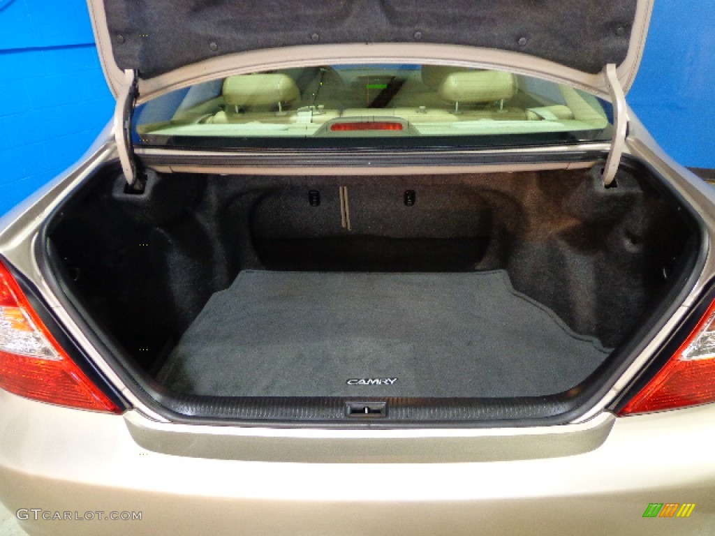 2003 Camry LE V6 - Desert Sand Mica / Taupe photo #18