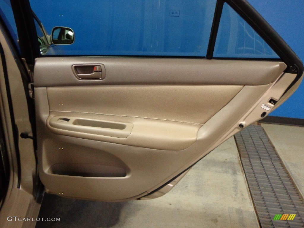 2003 Camry LE V6 - Desert Sand Mica / Taupe photo #19