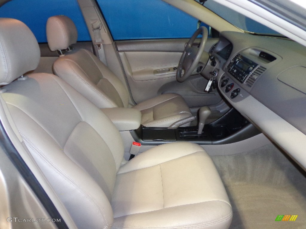 2003 Camry LE V6 - Desert Sand Mica / Taupe photo #21