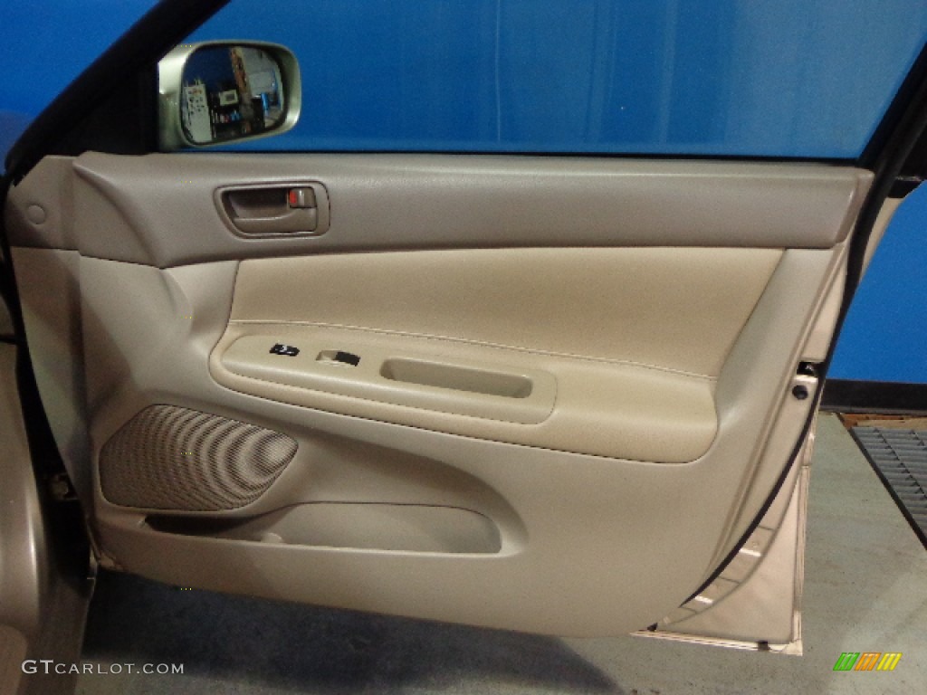 2003 Camry LE V6 - Desert Sand Mica / Taupe photo #22