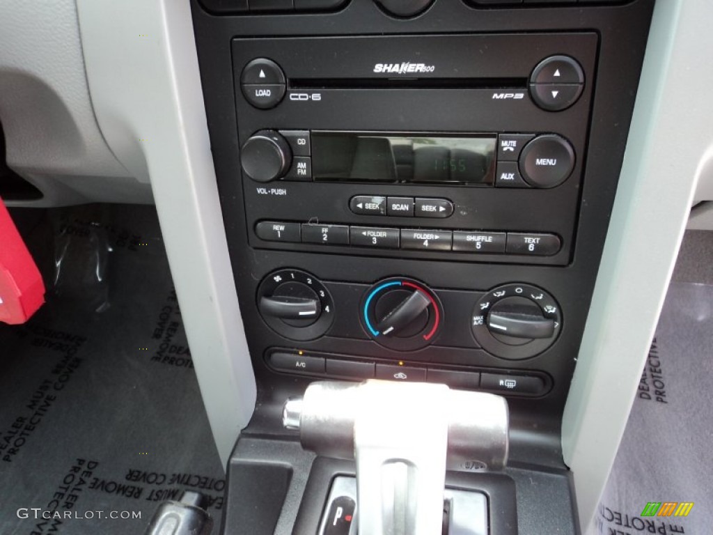2006 Ford Mustang GT Premium Coupe Controls Photos