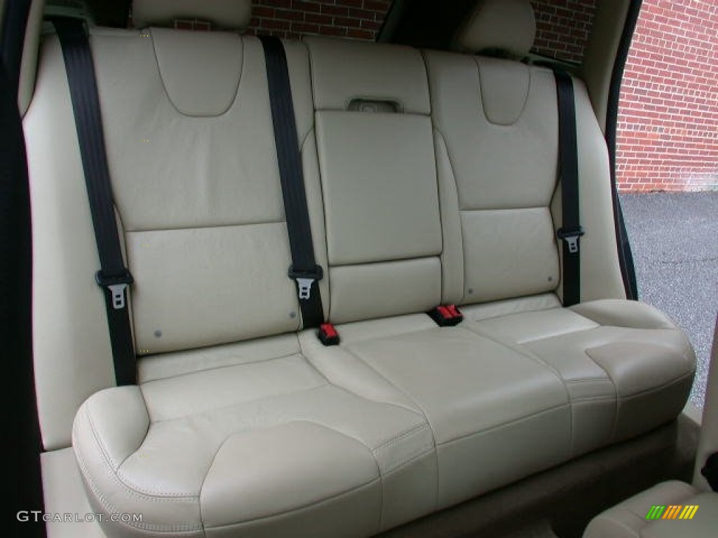 2010 Volvo XC60 3.2 Rear Seat Photos