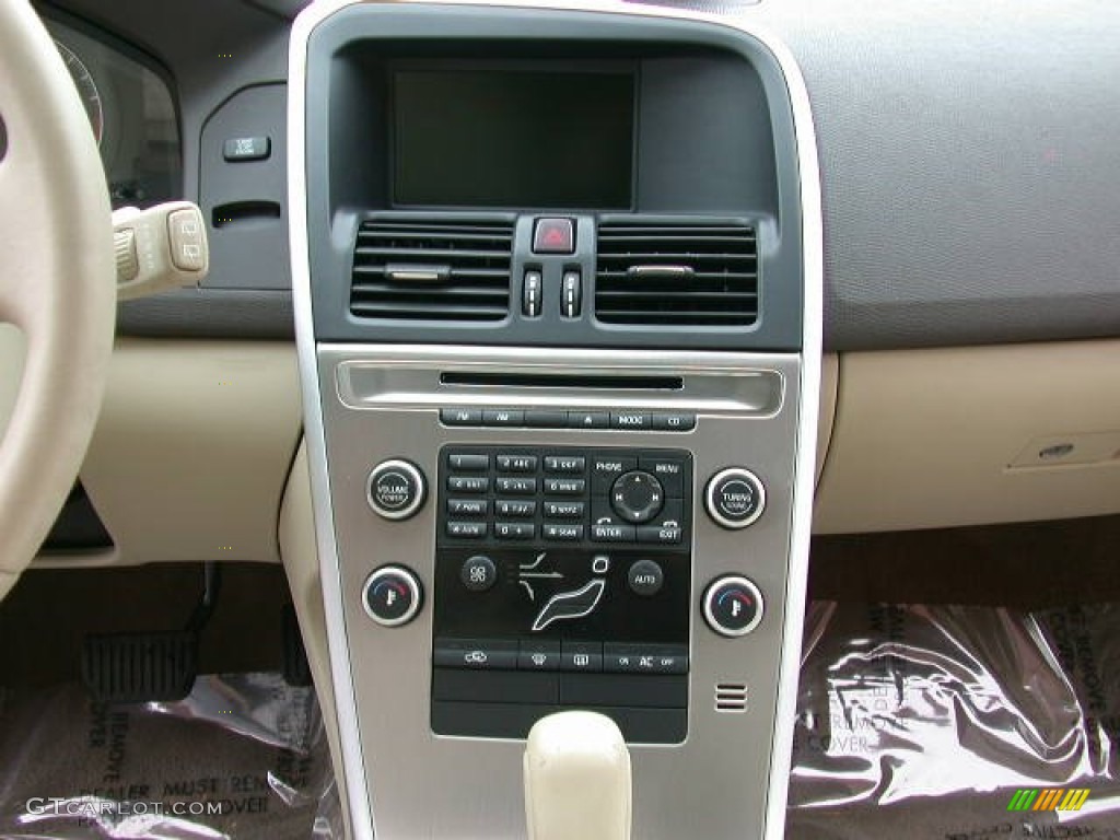 2010 Volvo XC60 3.2 Controls Photo #78837698