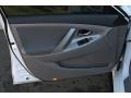 Super White - Camry SE Photo No. 20