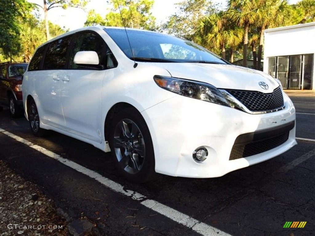 2011 Sienna SE - Super White / Dark Charcoal photo #4