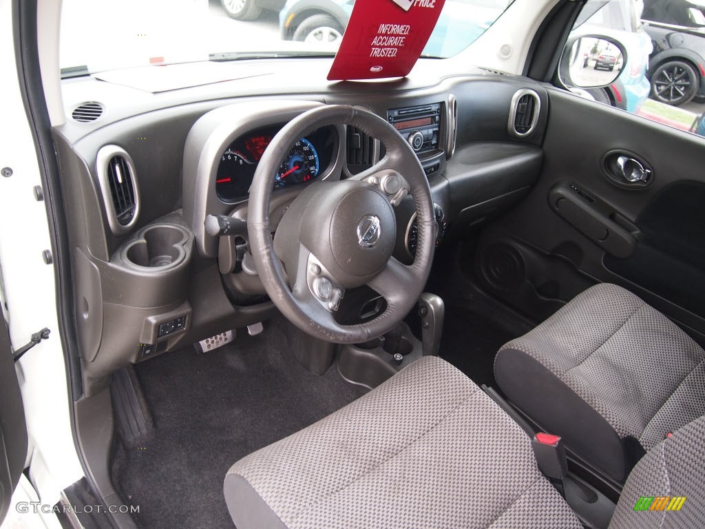 Black/Gray Interior 2009 Nissan Cube Krom Edition Photo #78842801
