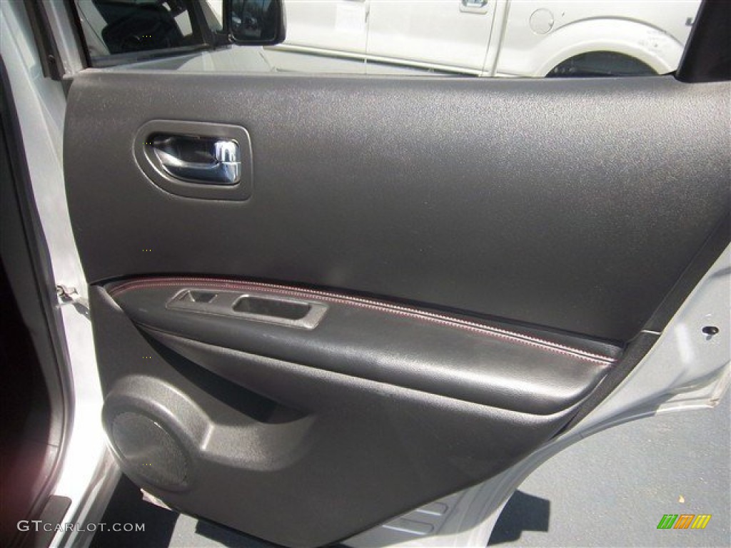 2011 Rogue SL - Silver Ice Metallic / Black photo #18