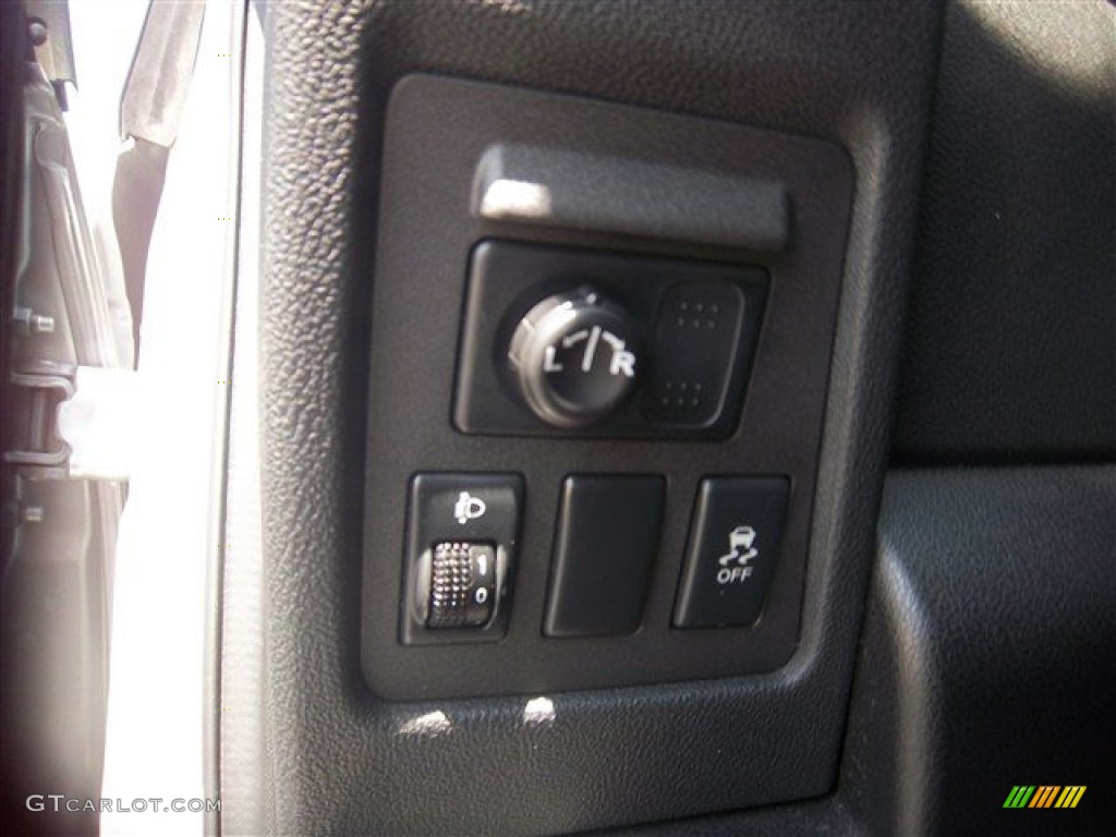 2011 Rogue SL - Silver Ice Metallic / Black photo #28