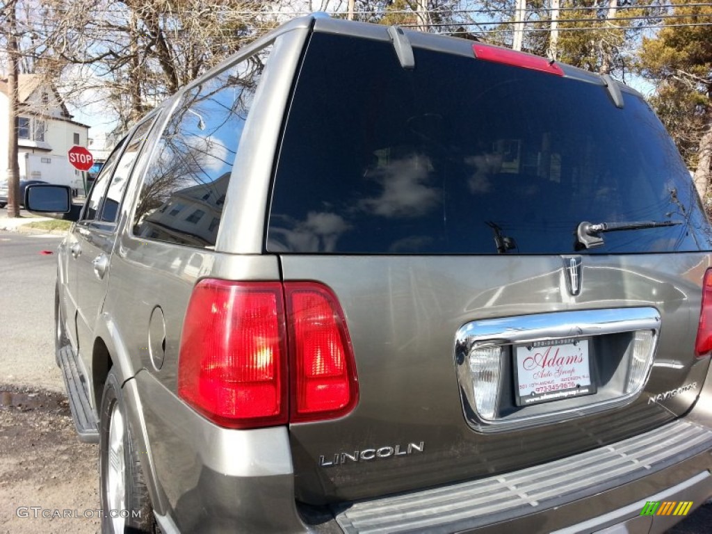 2003 Navigator Luxury 4x4 - Mineral Grey Metallic / Black photo #4
