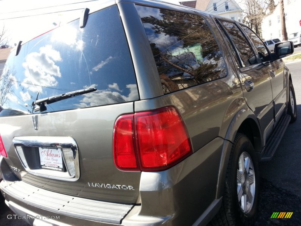 2003 Navigator Luxury 4x4 - Mineral Grey Metallic / Black photo #6