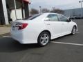 Super White - Camry SE Photo No. 17