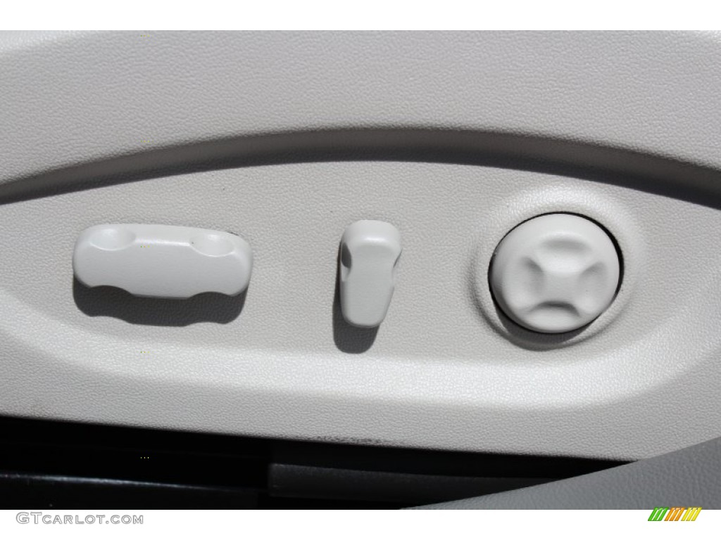 2013 Buick LaCrosse FWD Controls Photo #78858106