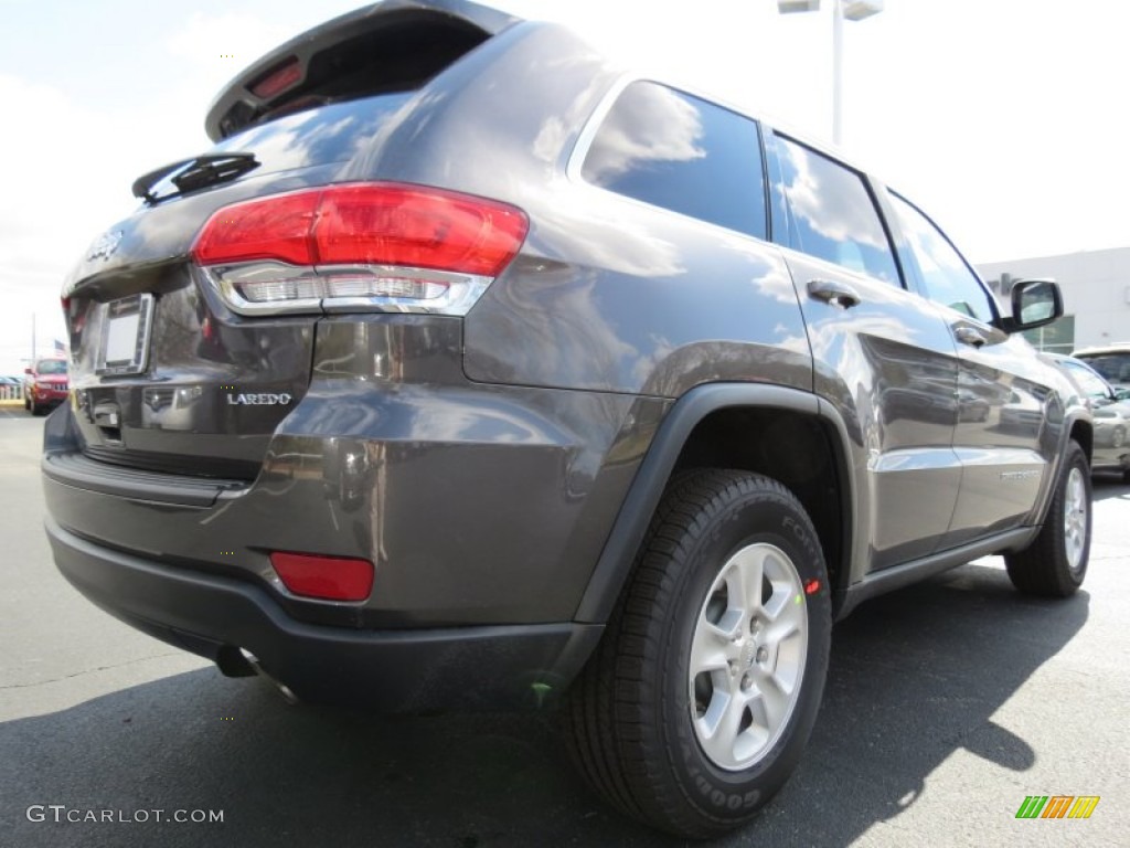 2014 Grand Cherokee Laredo - Granite Crystal Metallic / Morocco Black photo #3