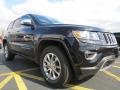 Front 3/4 View of 2014 Grand Cherokee Limited