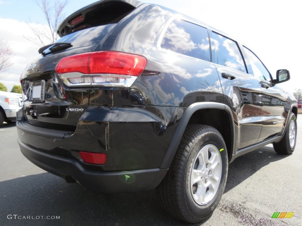 2014 Grand Cherokee Laredo - Brilliant Black Crystal Pearl / Morocco Black photo #3