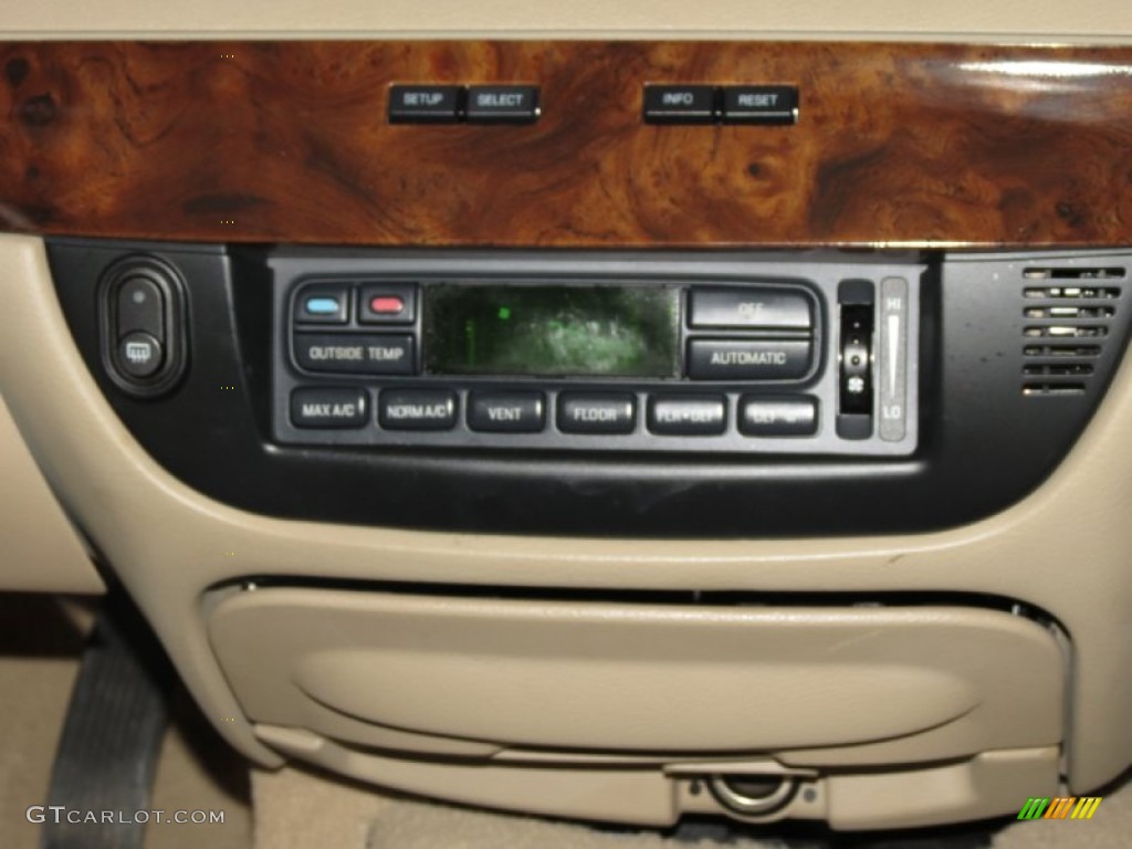 2007 Mercury Grand Marquis LS Controls Photo #78865585