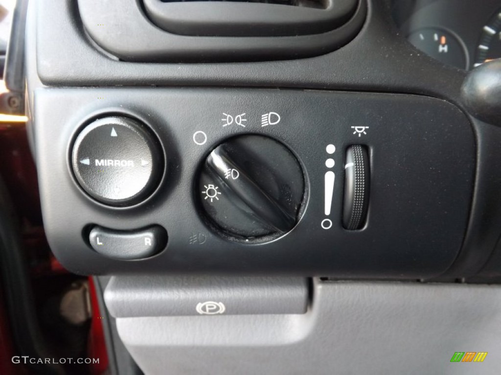 1999 Dodge Grand Caravan SE Controls Photo #78868218
