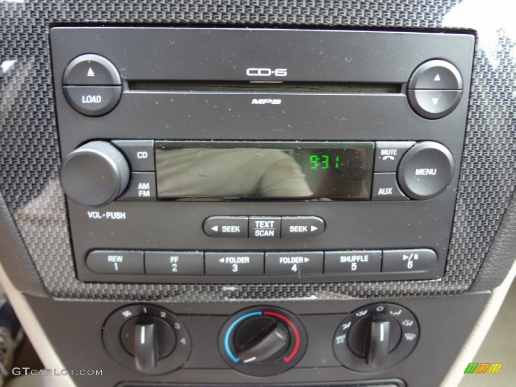 2007 Ford Fusion SE Controls Photos