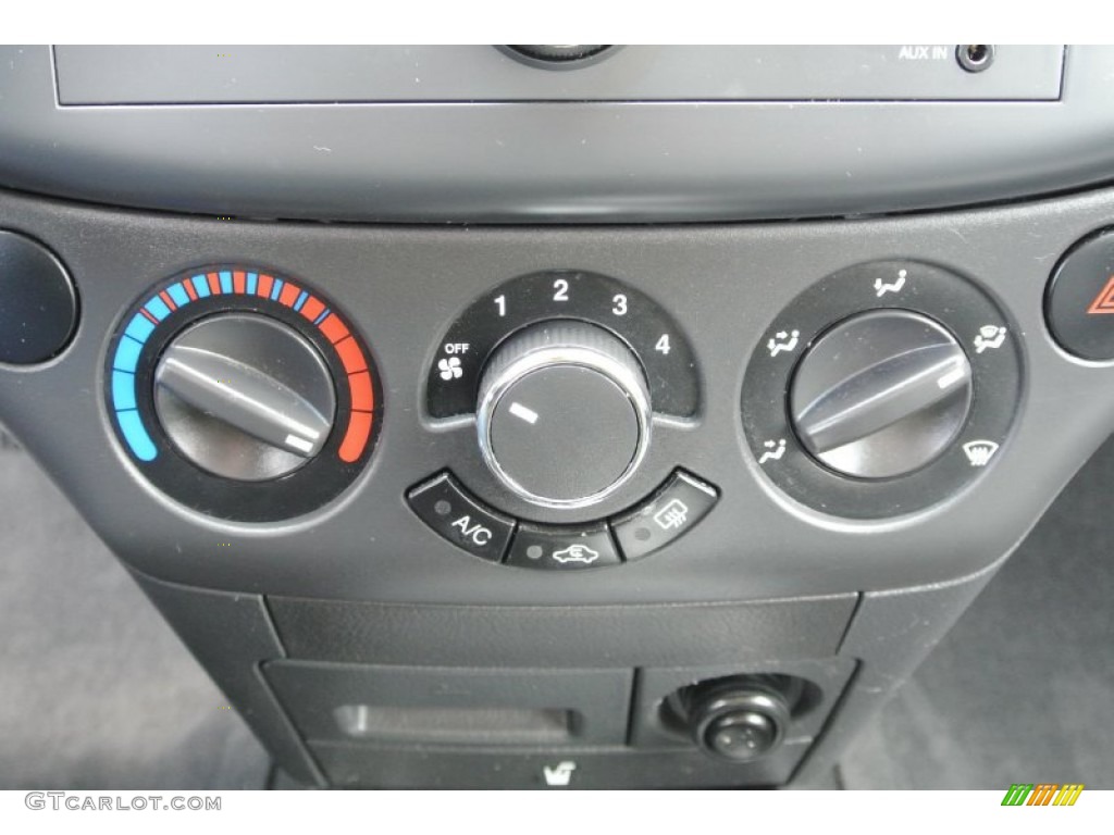 2009 Chevrolet Aveo Aveo5 LT Controls Photo #78868699