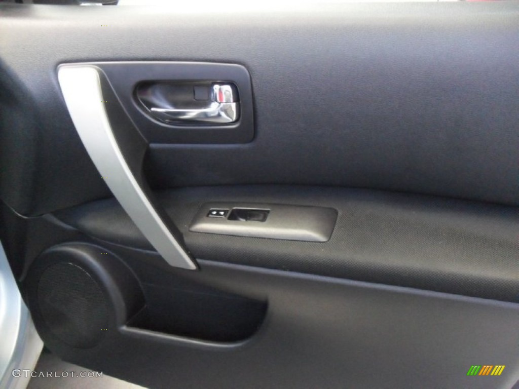 2011 Rogue SV AWD - Frosted Steel Metallic / Black photo #24