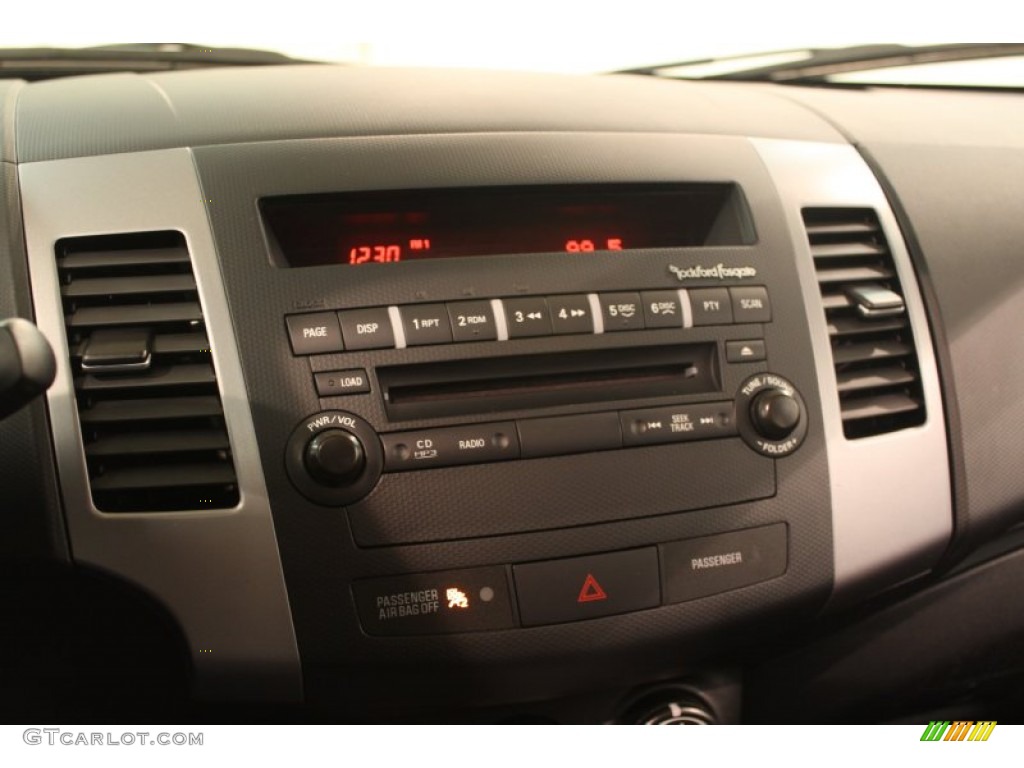 2010 Mitsubishi Outlander SE 4WD Controls Photo #78876292