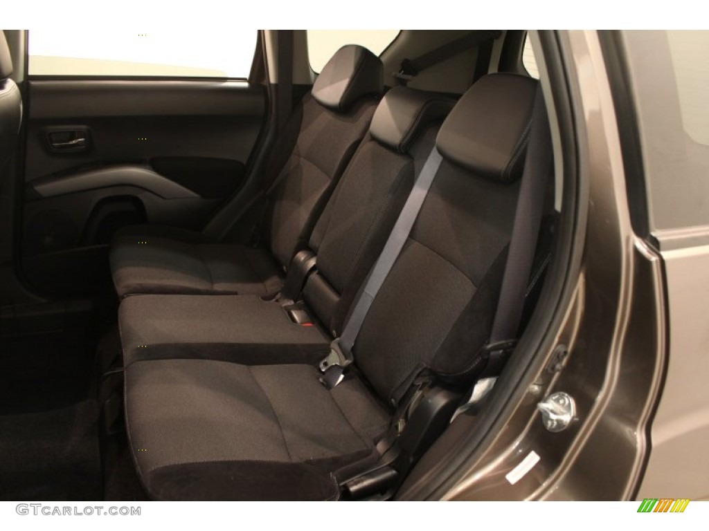 2010 Mitsubishi Outlander SE 4WD Interior Color Photos