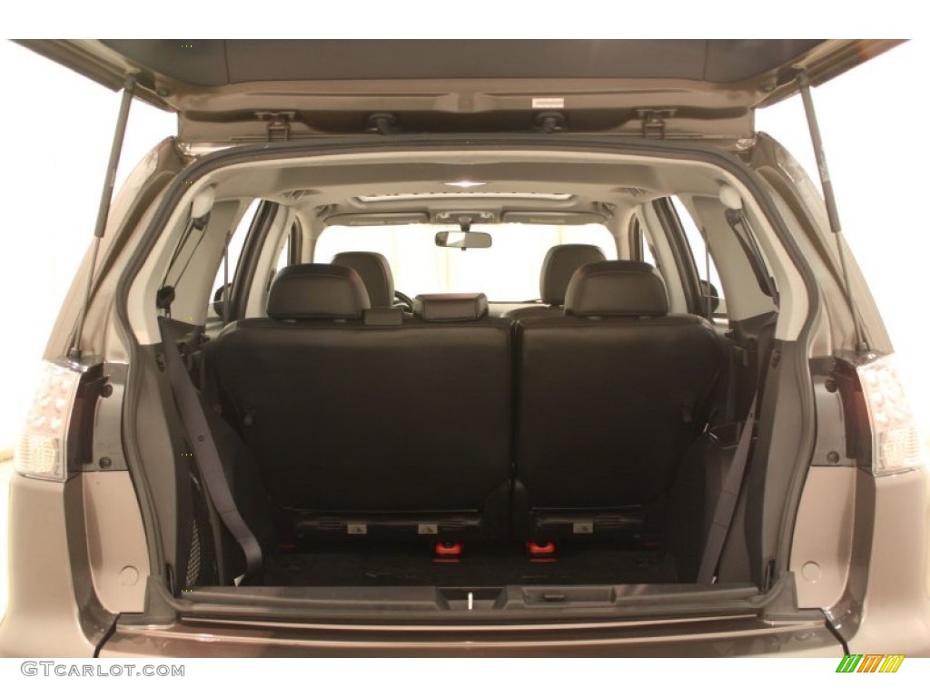 2010 Mitsubishi Outlander SE 4WD Trunk Photo #78876346