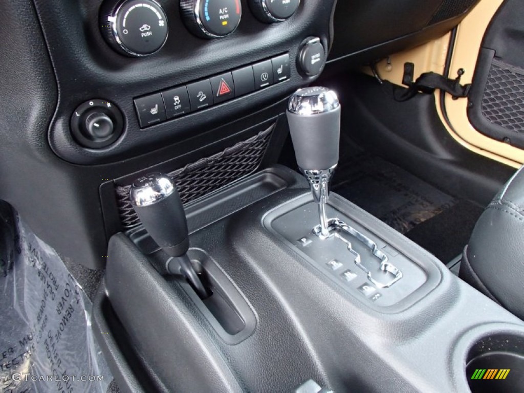 2013 Jeep Wrangler Moab Edition 4x4 5 Speed Automatic Transmission Photo #78884697