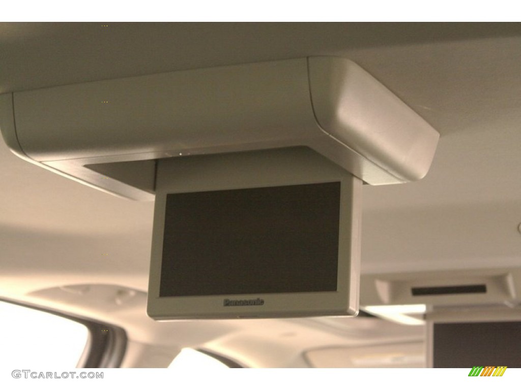 2013 Chevrolet Suburban LT 4x4 Entertainment System Photo #78886862