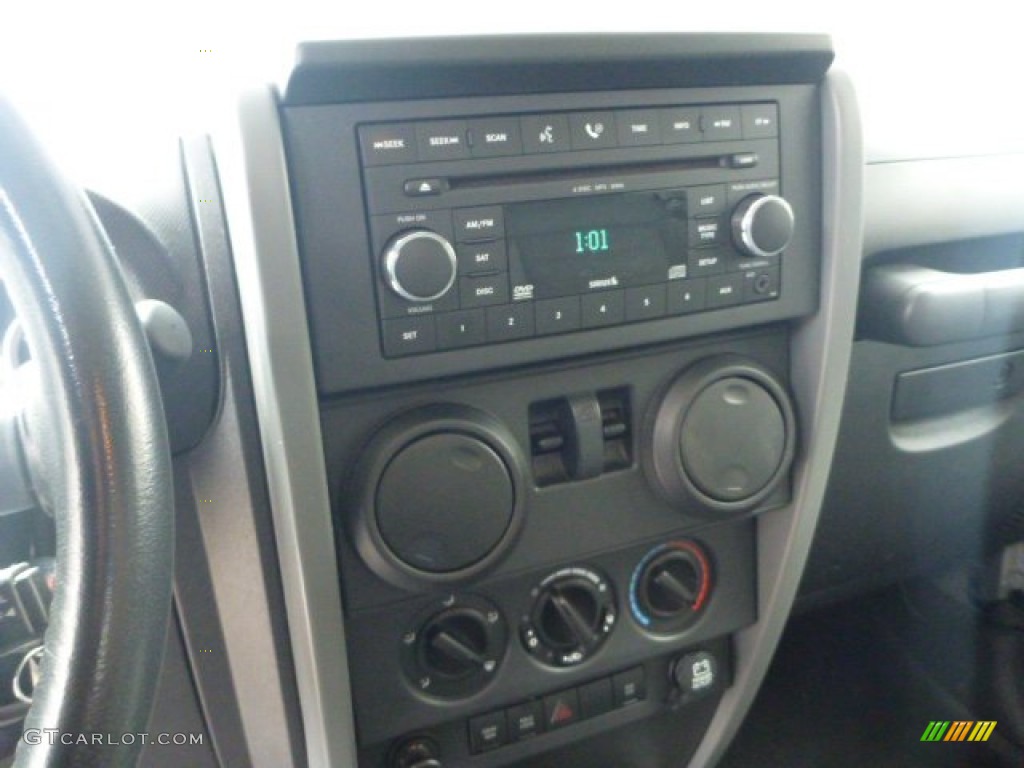 2008 Jeep Wrangler Rubicon 4x4 Controls Photos