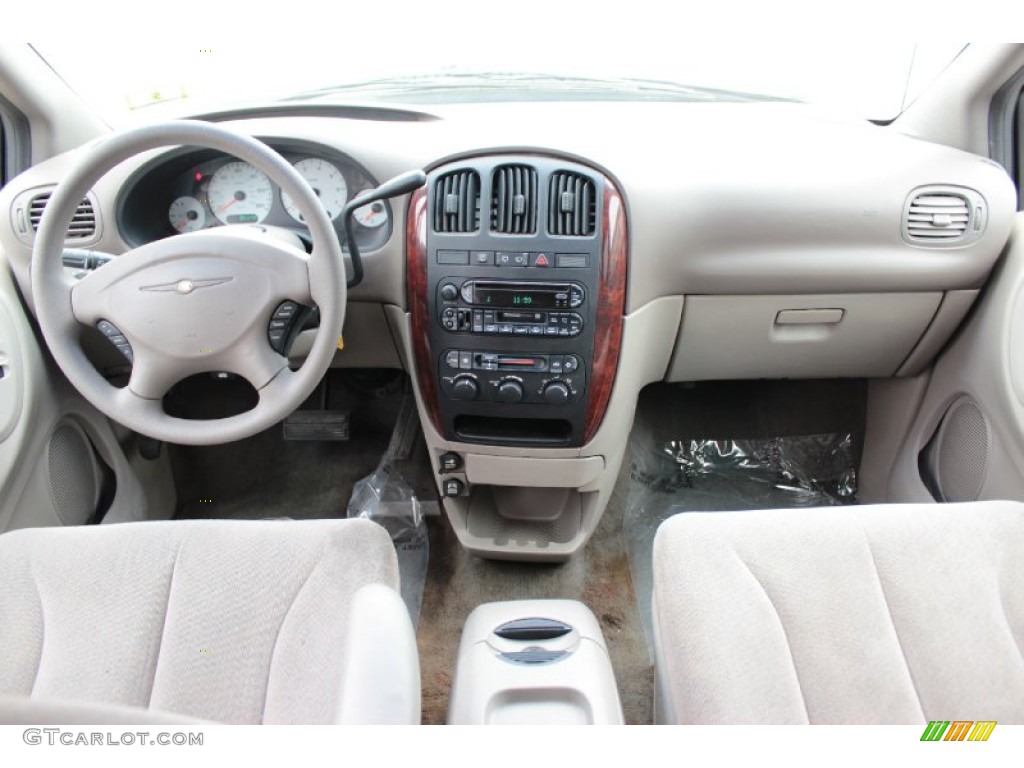 2002 Chrysler Town & Country EX Sandstone Dashboard Photo #78893979