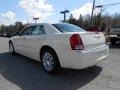 Cool Vanilla White - 300 C HEMI Photo No. 5