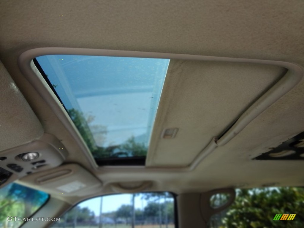 2003 Suburban 1500 LT - Black / Tan/Neutral photo #26