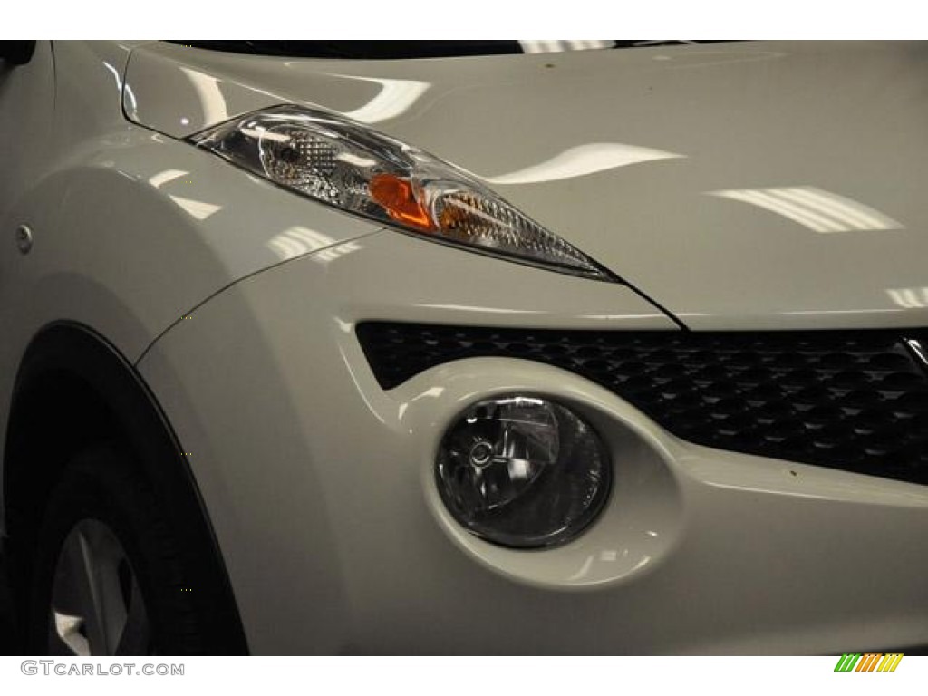 2012 Juke SV AWD - White Pearl / Black/Silver Trim photo #5