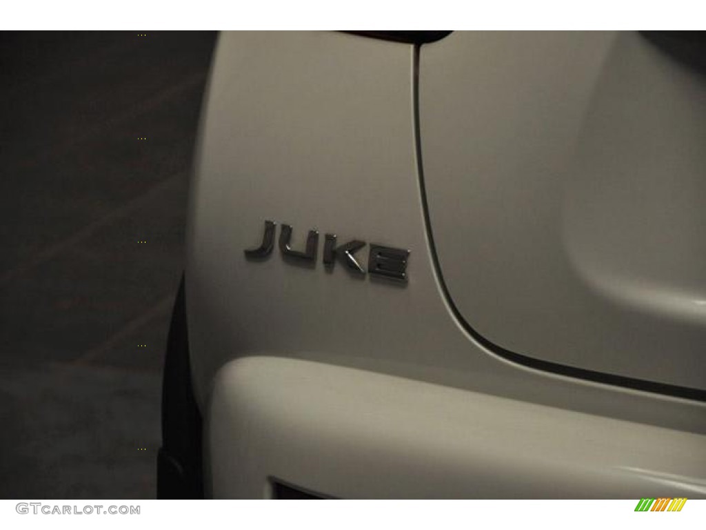 2012 Juke SV AWD - White Pearl / Black/Silver Trim photo #15
